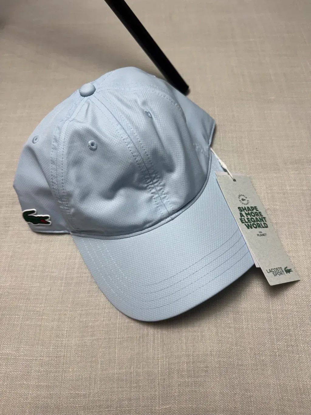 BONÉ LACOSTE SPORT 2025 - AZUL BEBÊ — foto 1 de 3