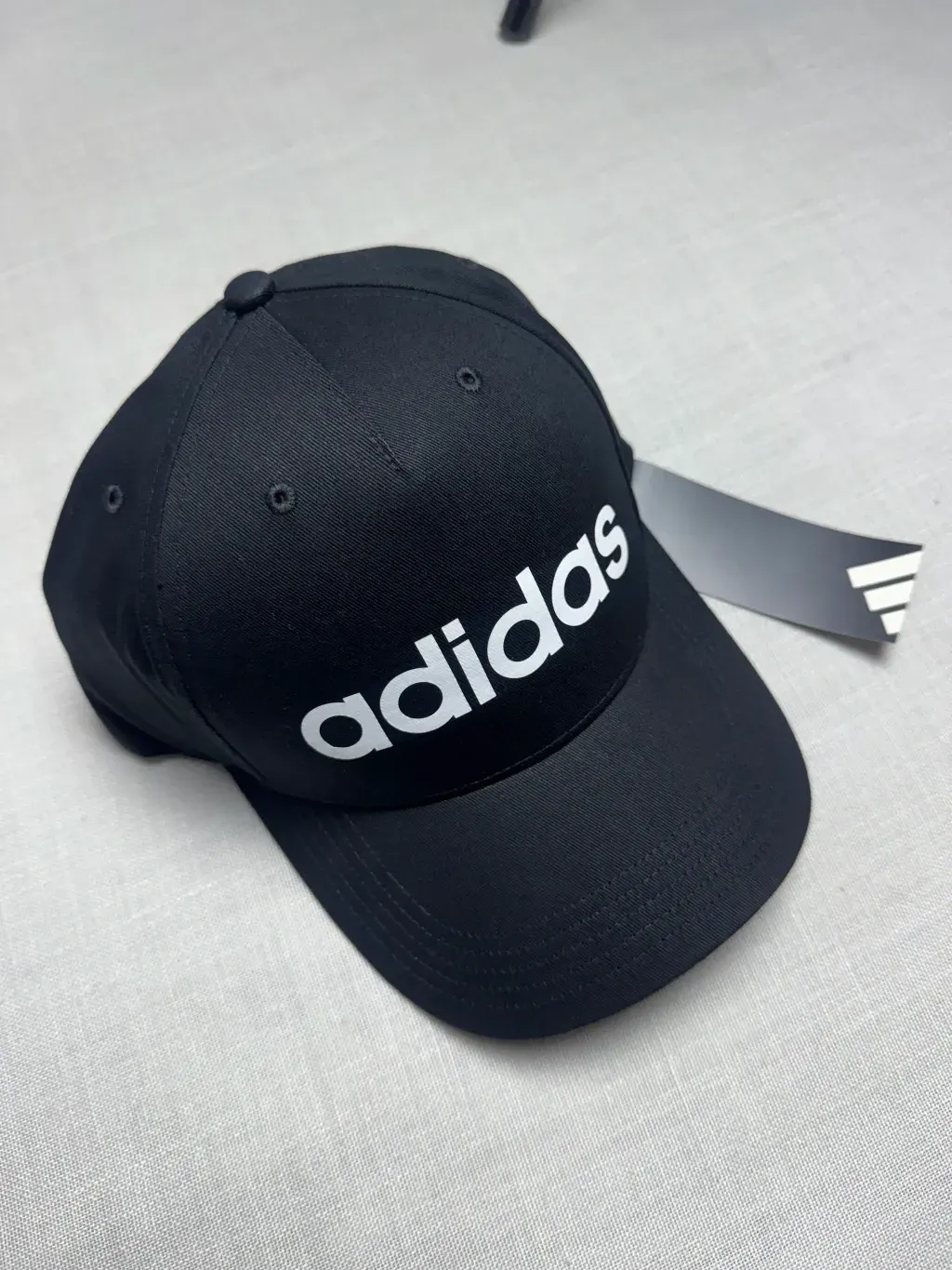 BONÉ ADIDAS DAILY — foto 1 de 2
