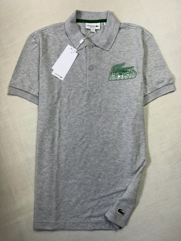 POLO LACOSTE MINI PIQUÉ - CINZA